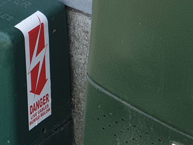 Live-Cables-label